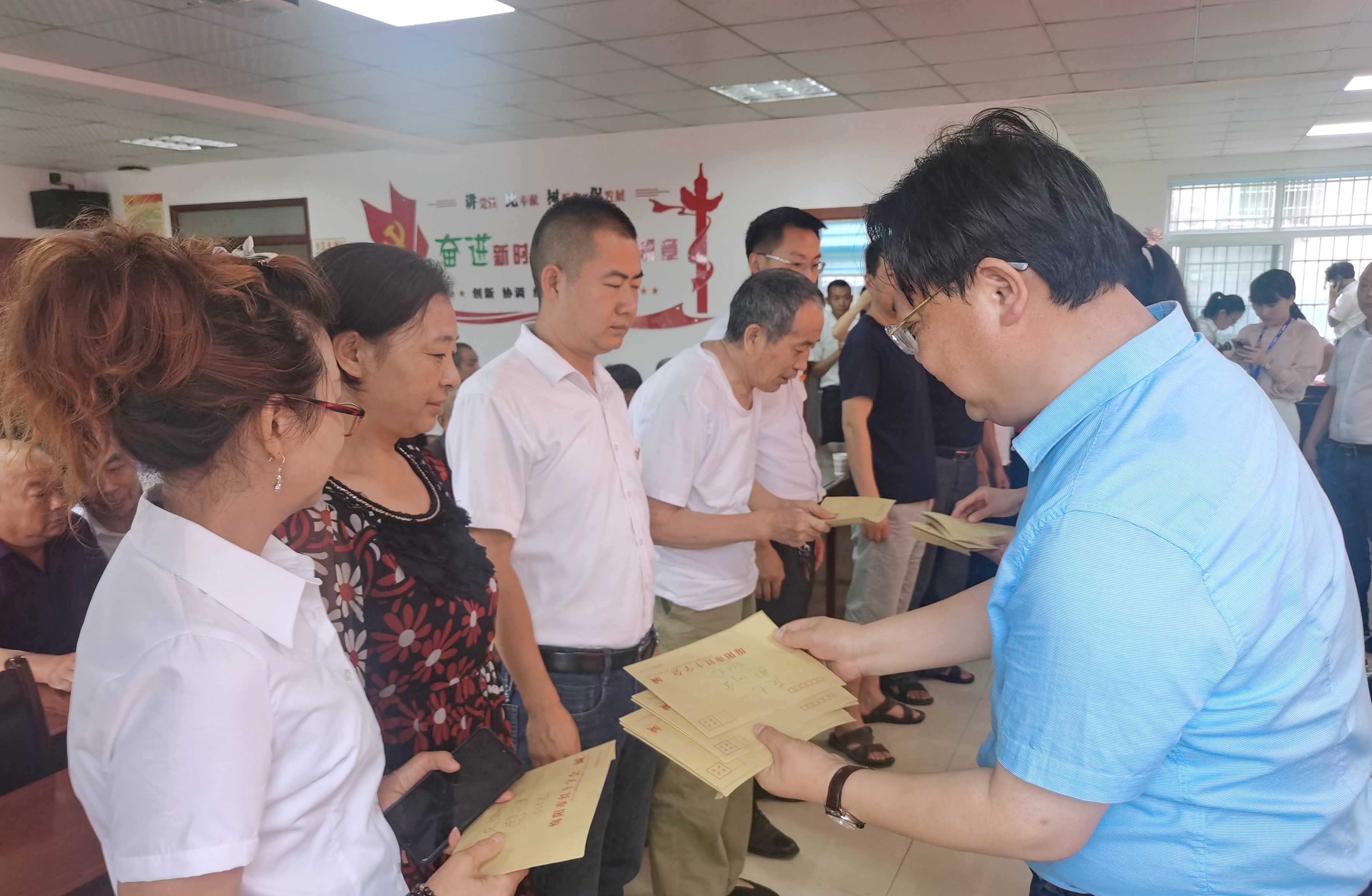 绵阳市红十字会开展庆“七·一”颂党恩走基层活动
